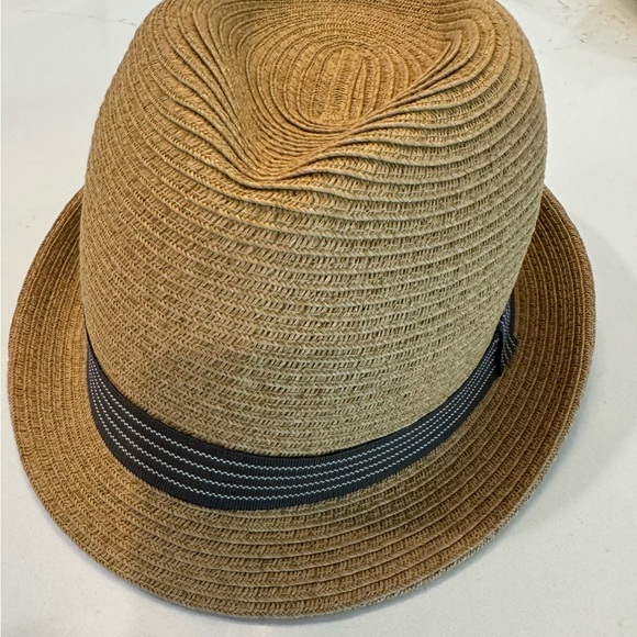 Fedora - Picture 2 of 3